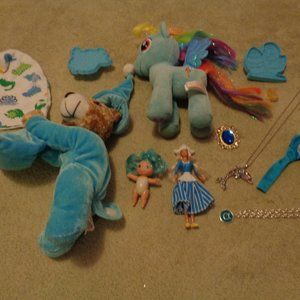 RETRO BLUE TOYS DOLLYS JEWELRY & PARTS COOKIE CUTTER LOT